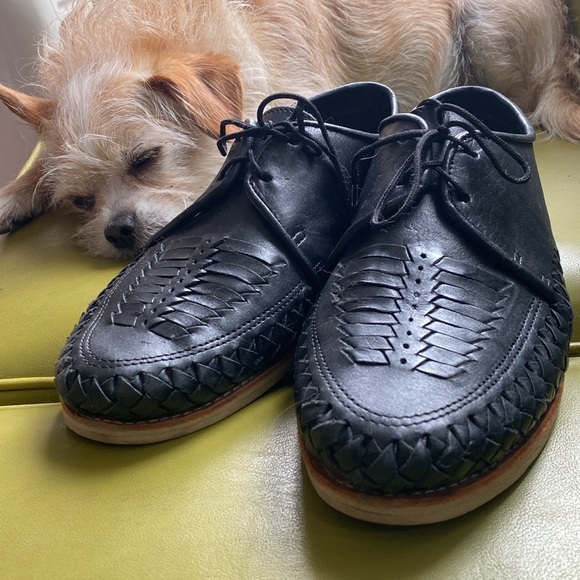 Handwoven leather shoes. - Picture 2 of 4